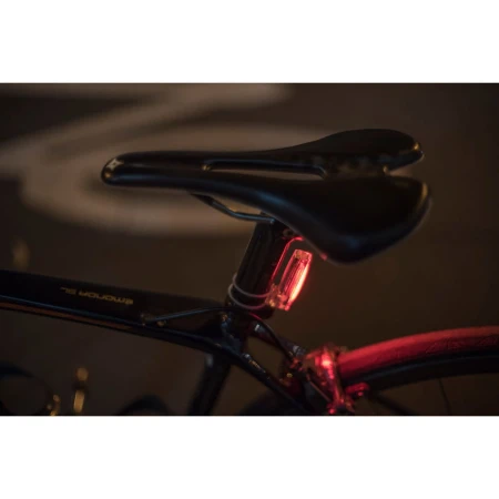 Knog plus lampka rowerowa tylna rower magnes.jpg