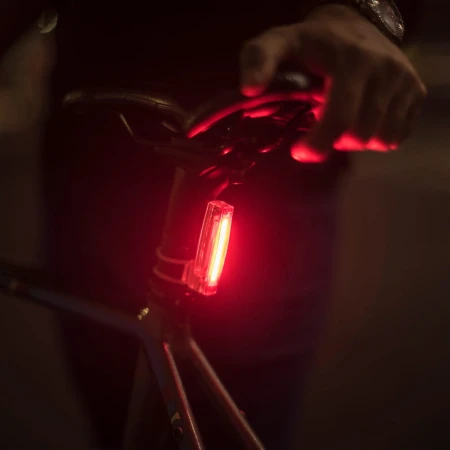 Knog plus lampka rowerowa tylna rower.jpg