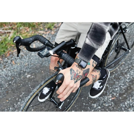 Knog PWR rider na rowerze.jpg