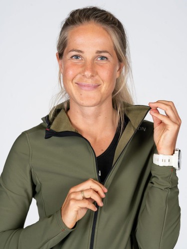 Go to product Fusion Recharge Hoodie - zielona damska bluza sportowa
